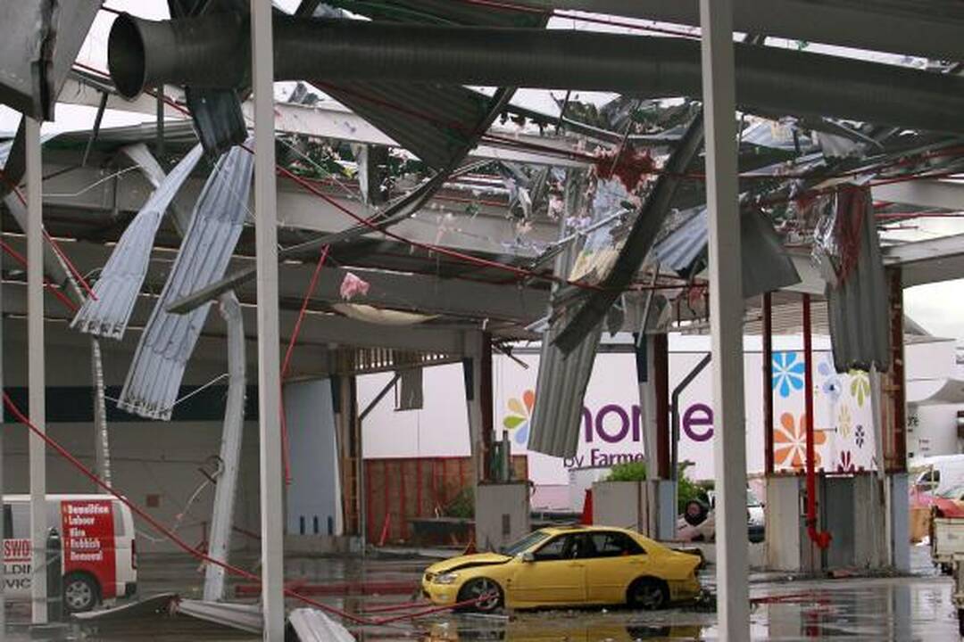 Didžiausią Naujosios Zelandijos miestą nusiaubė tornadas, žuvo du žmonės