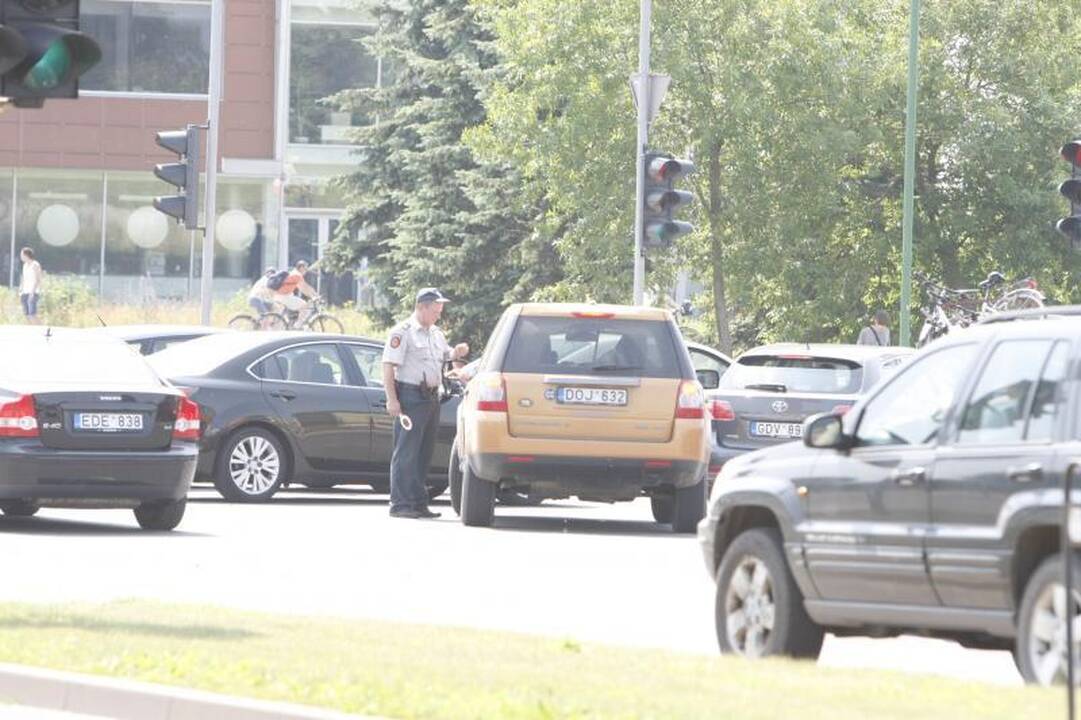 Naujoje perkėloje - poilsiautojų apgultis
