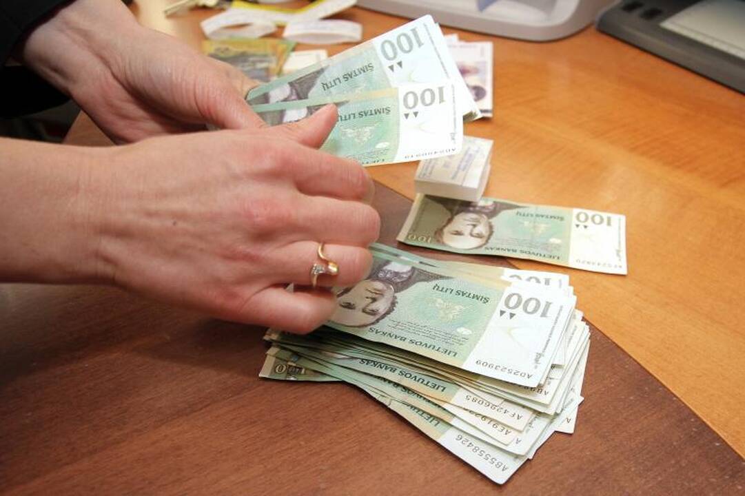Greitųjų kreditų bendrovėms Seimas gali uždėti apynasrį