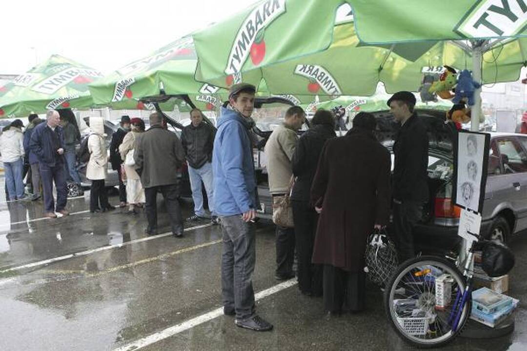 Bagažinės virto nereikalingų daiktų išparduotuvėmis