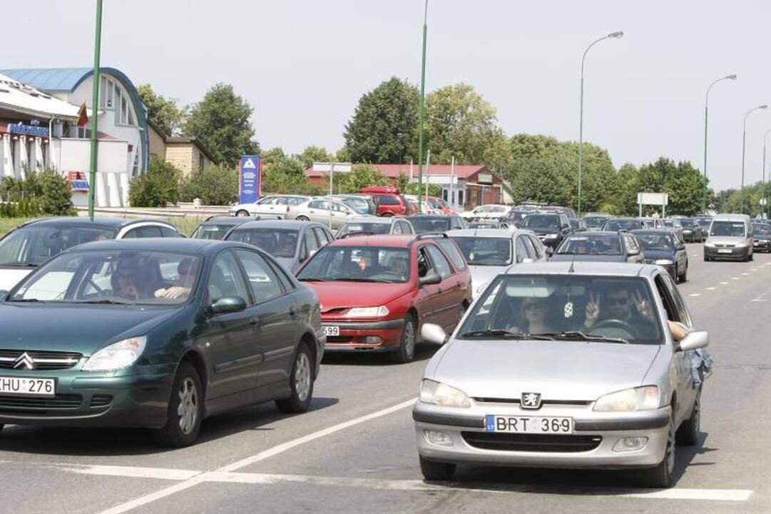 Naujoje perkėloje - poilsiautojų apgultis