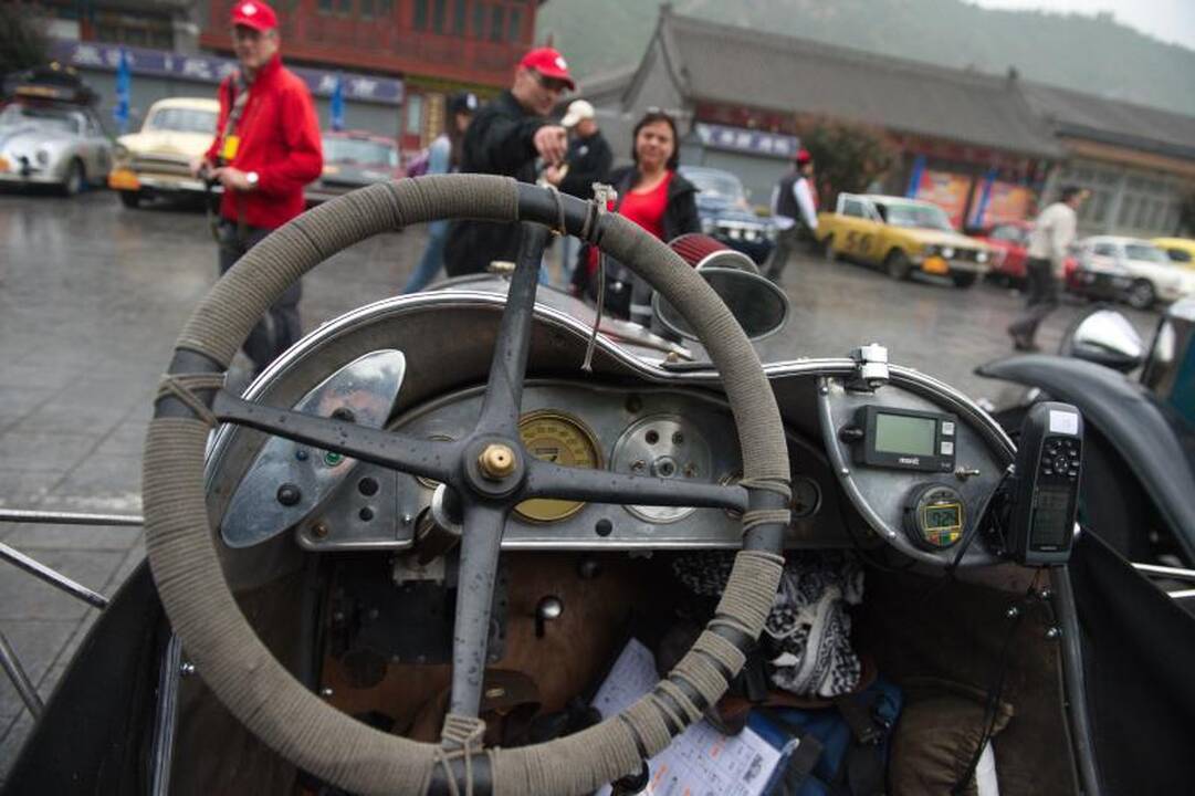 Nuo Pekino iki Paryžiaus – klasikiniais automobiliais