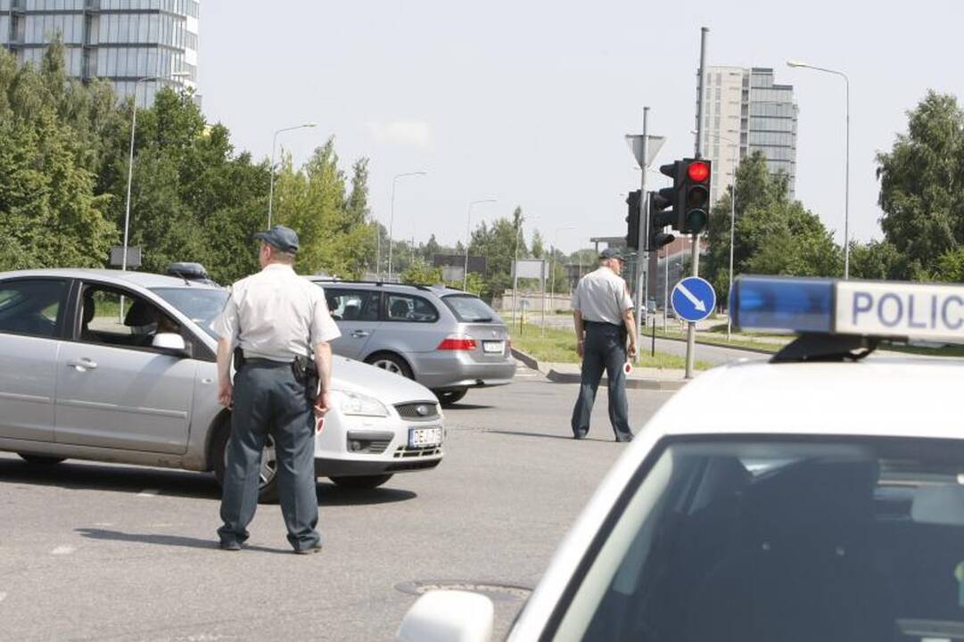 Naujoje perkėloje - poilsiautojų apgultis