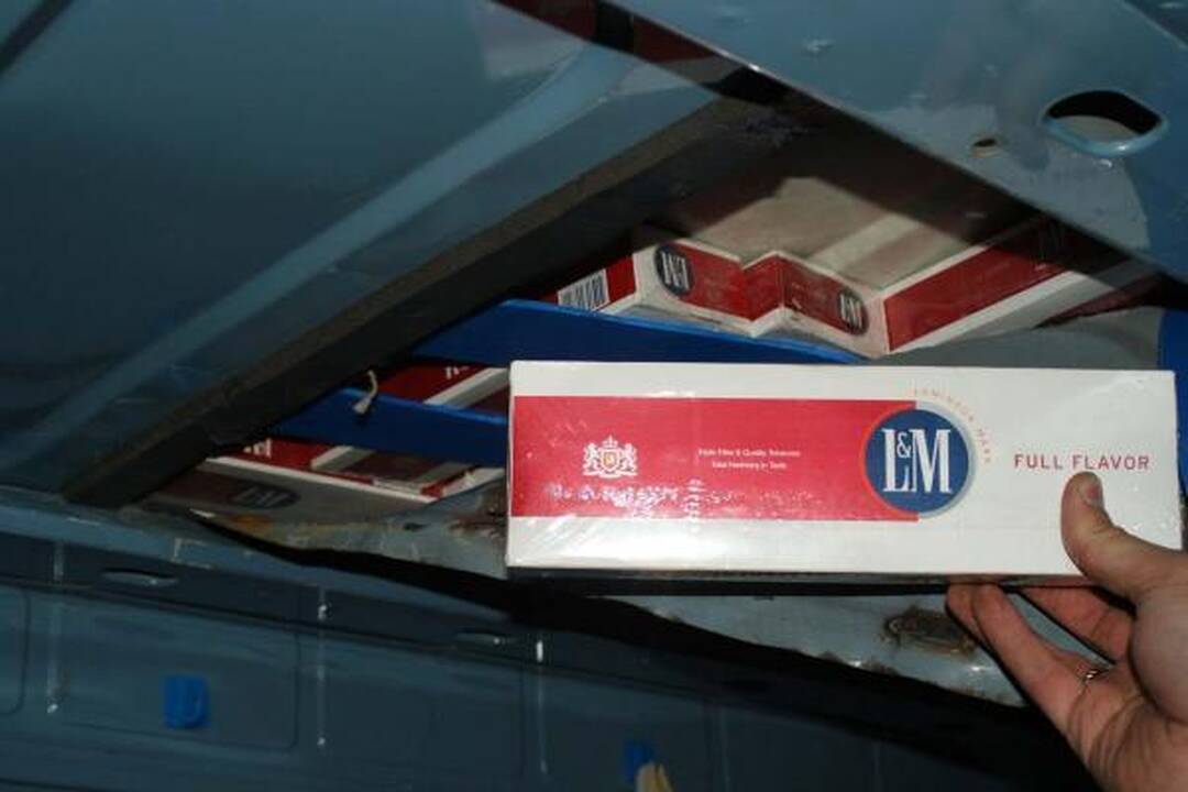 Klaipėdietis į Norvegiją vežė ir baldus, ir cigaretes 