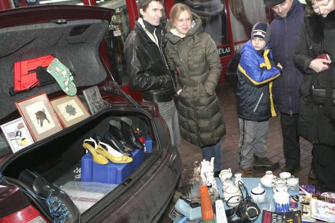 Bagažinės virto nereikalingų daiktų išparduotuvėmis