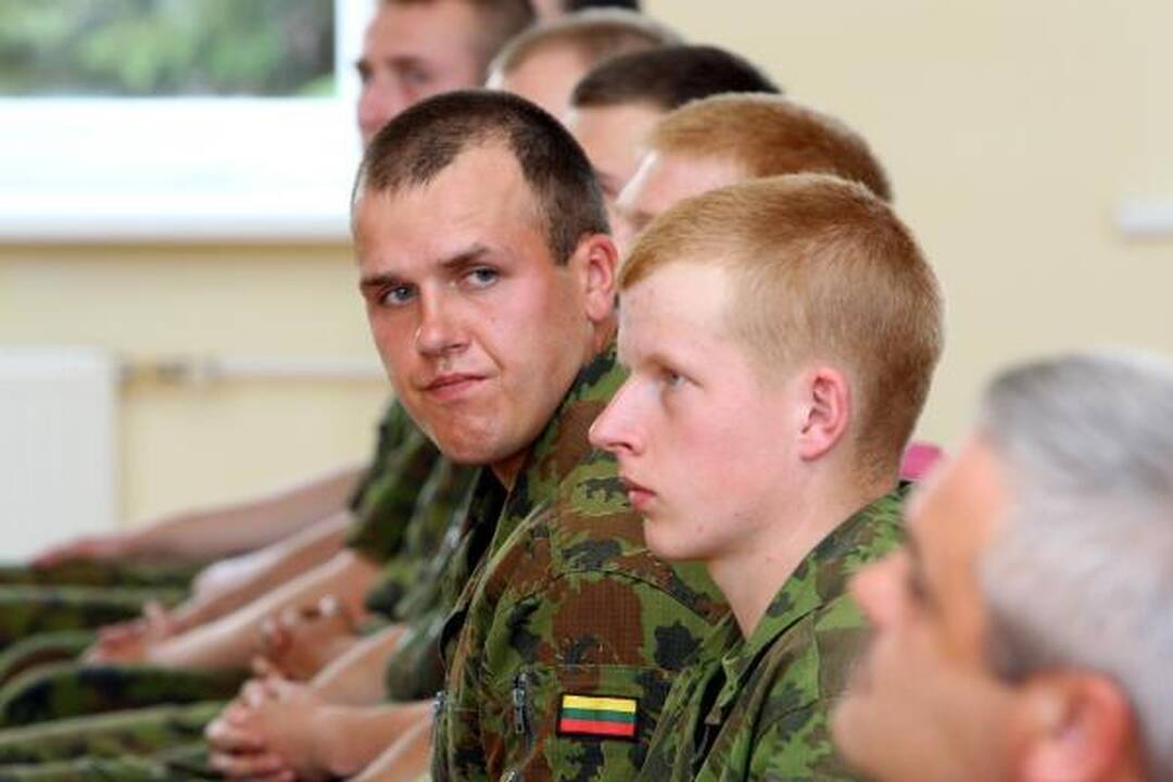 Kariuomenė atsisveikino su šauktiniais