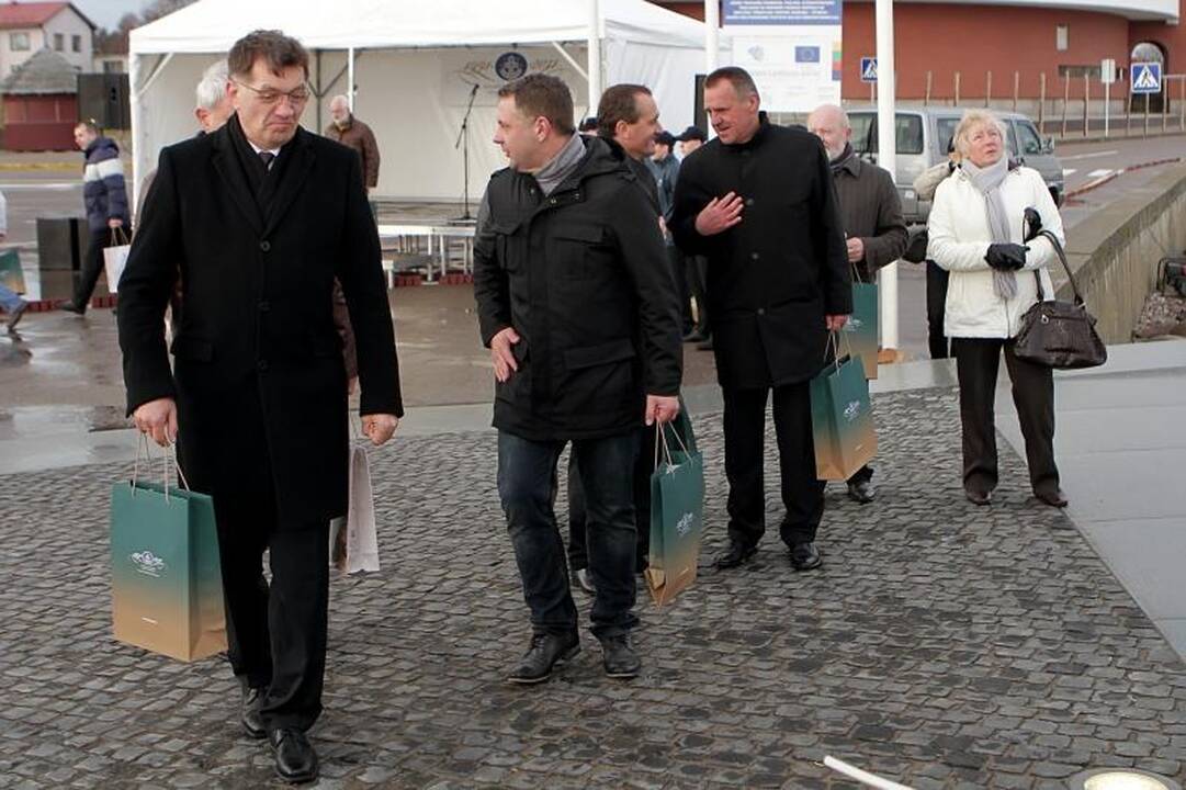 Smiltynėje atidengtas paminklas „Albatrosas“