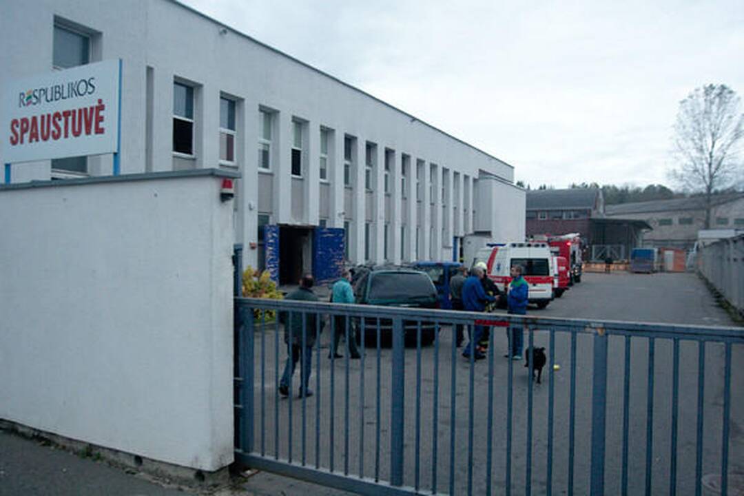 Ugniagesiai gesino „Respublikos“ spaustuvės ventiliacijos šachtas