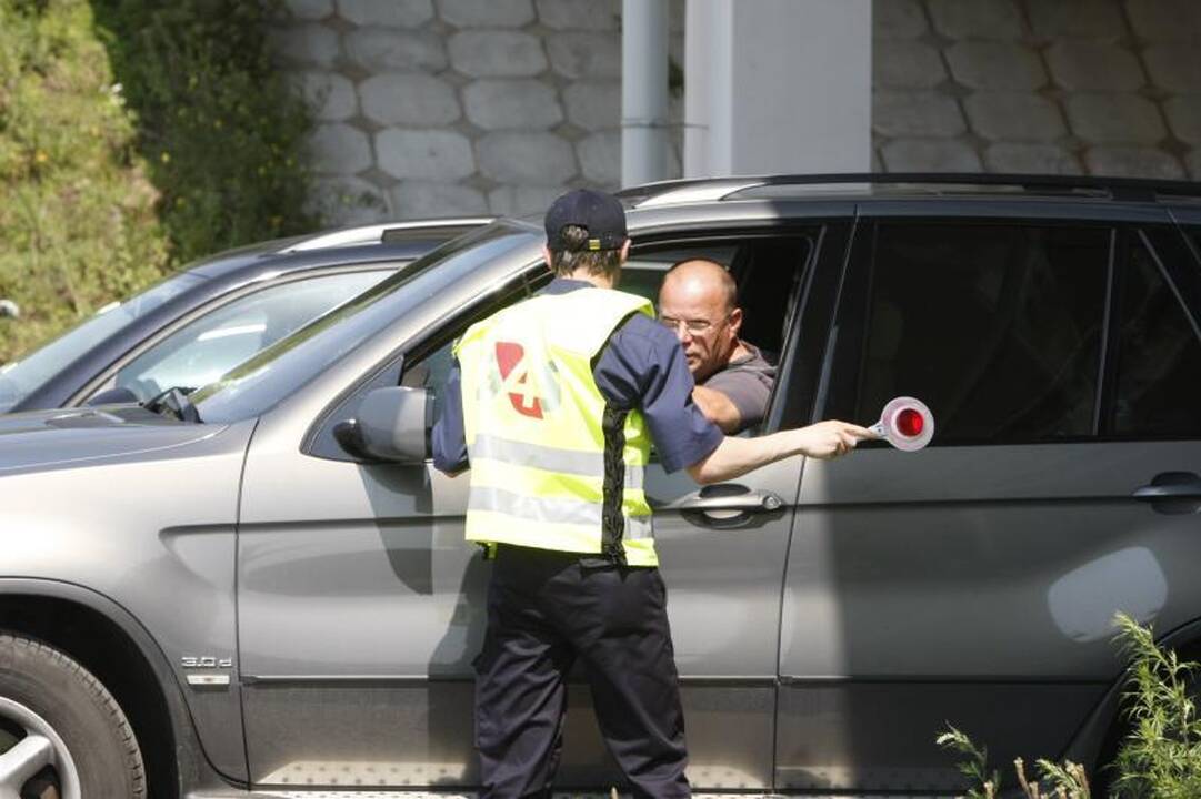 Naujoje perkėloje - poilsiautojų apgultis