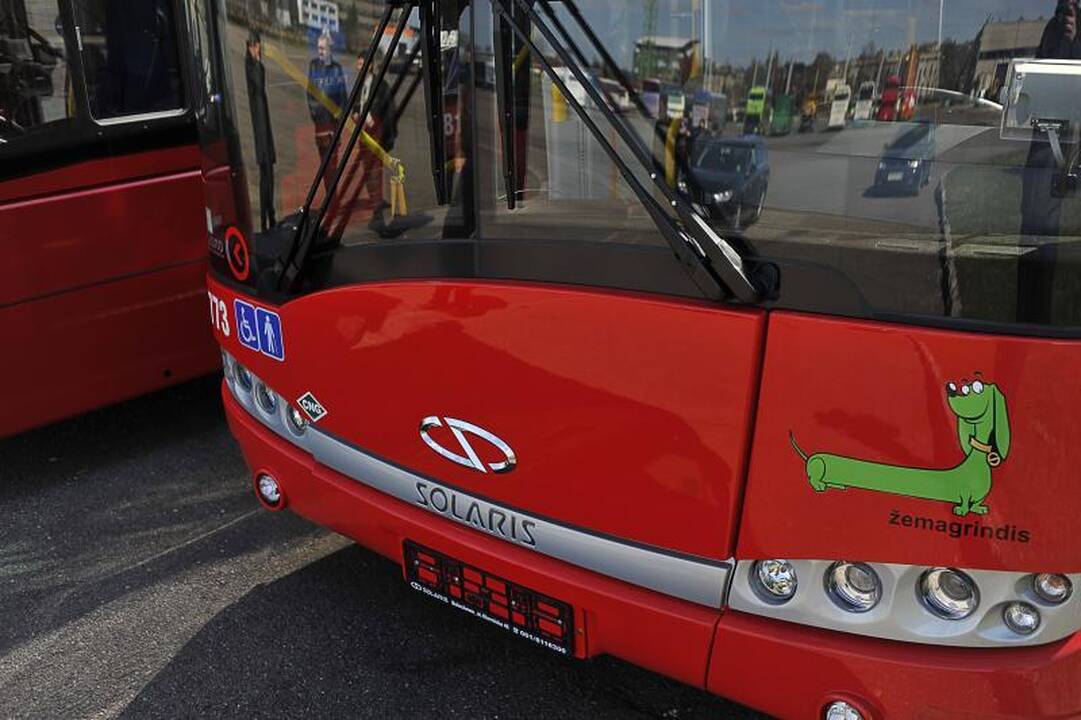 Į Kauną atriedėjo nauji modernūs autobusai
