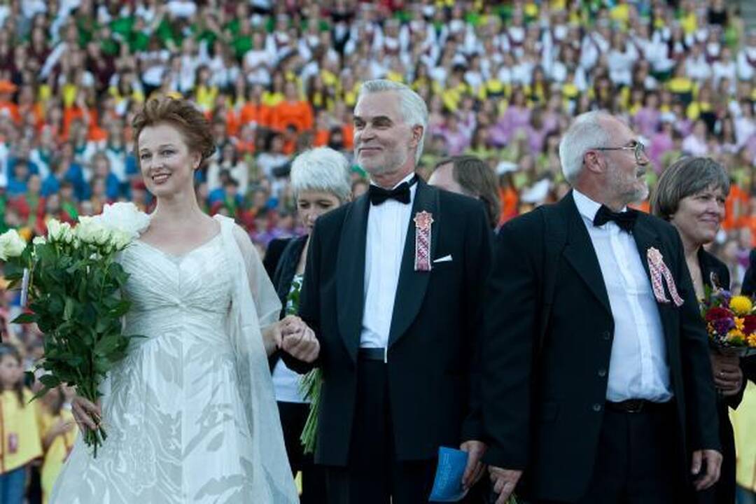 Vingio parke nuvilnijo moksleivių dainų diena