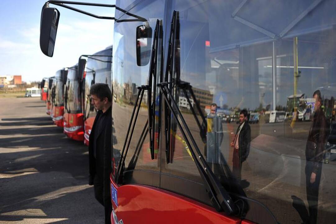 Į Kauną atriedėjo nauji modernūs autobusai