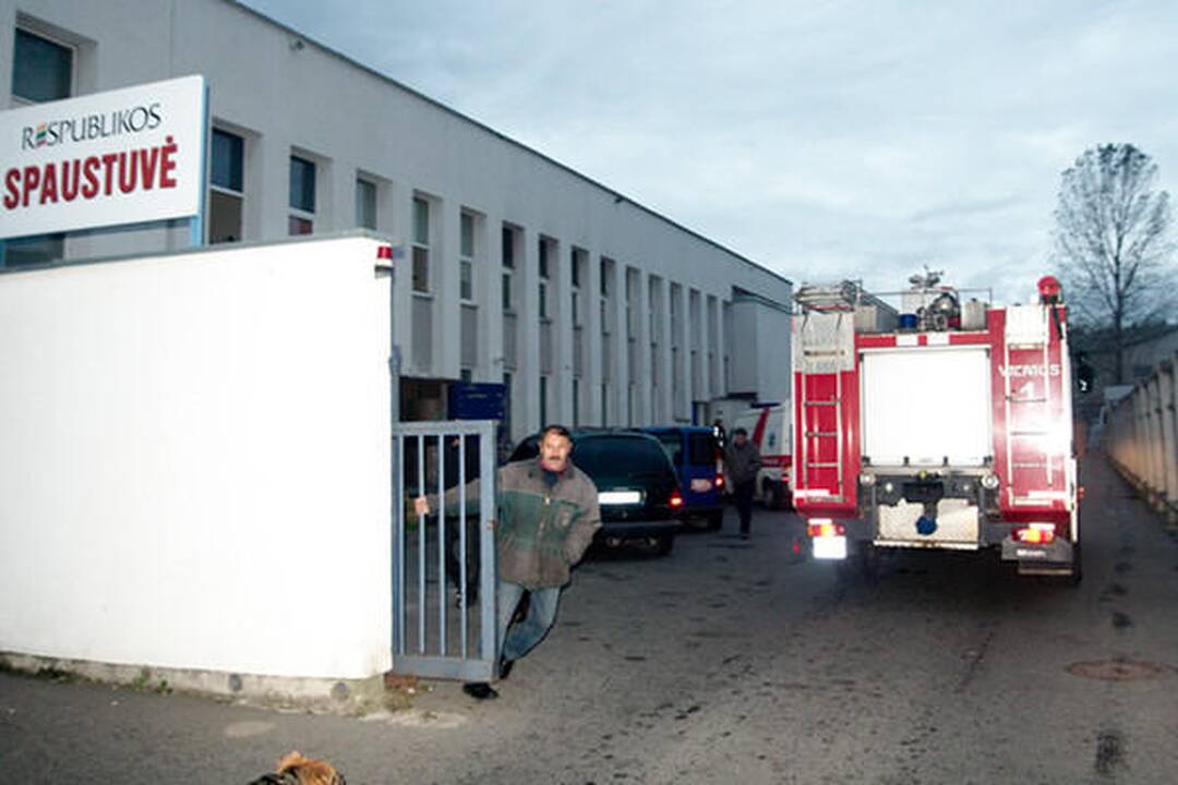 Ugniagesiai gesino „Respublikos“ spaustuvės ventiliacijos šachtas