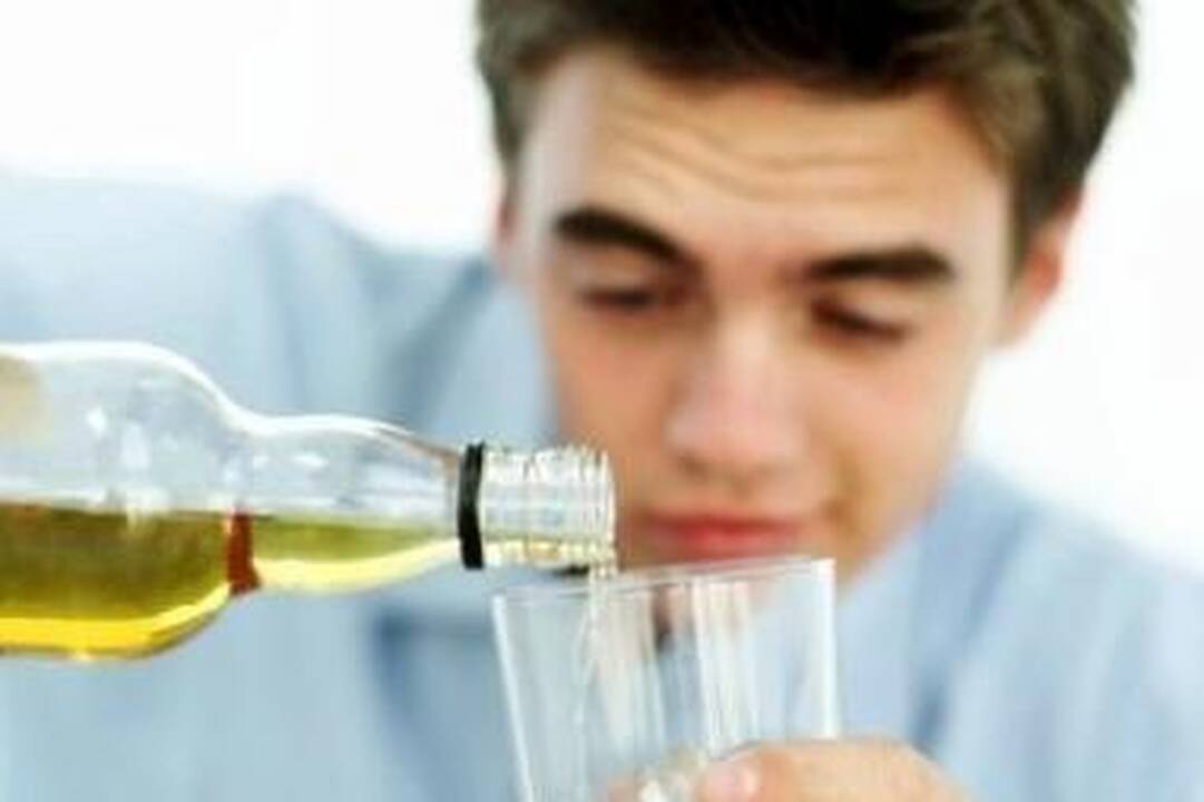 Kaune neblaivus vyras sumušė ir išplūdo kaimynus