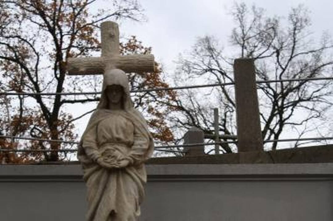 Rasose restauruota M.Dobužinskio šeimos kapavietė