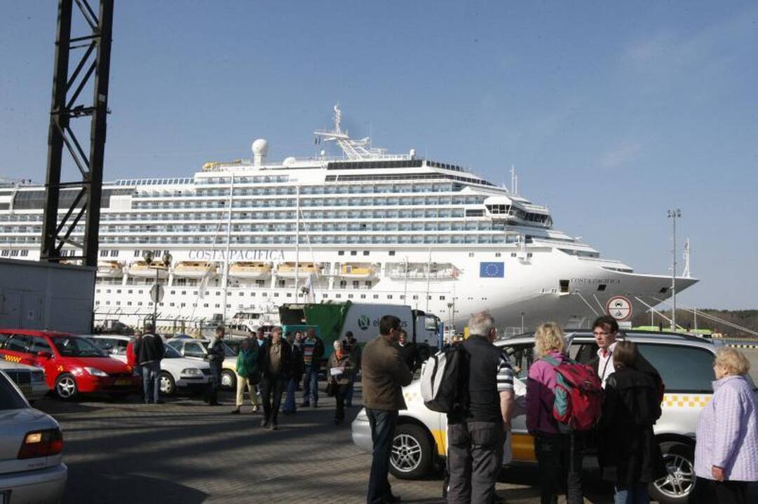 Turizmo sezoną Klaipėdoje paskelbė laineris „Costa Pacifica“