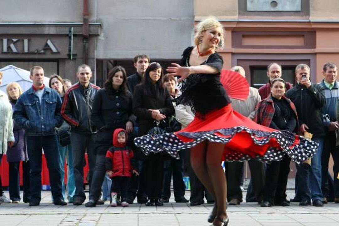 Dalis miestiečių iš šventės grįžo su popieriniais žibintais