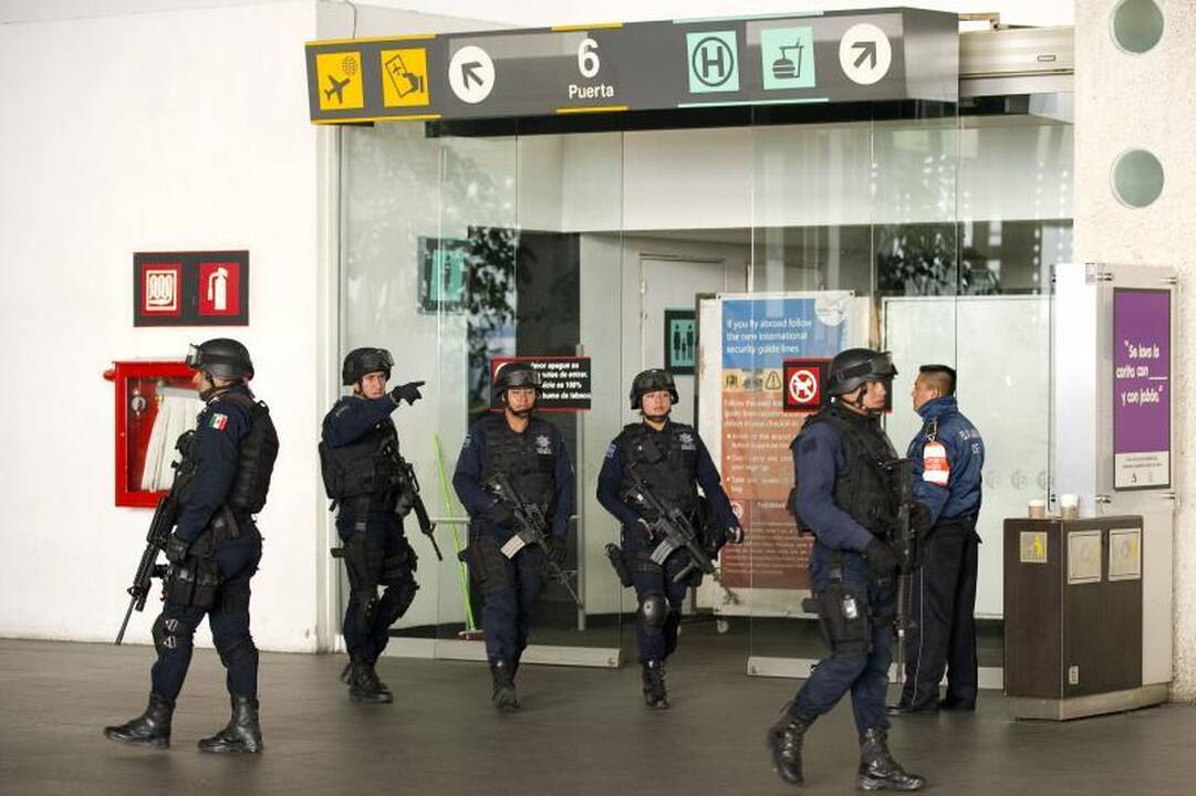 Meksiko oro uoste nušauti trys policininkai