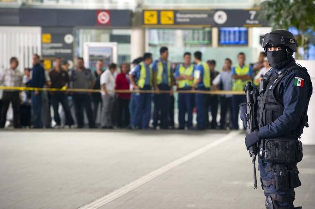 Meksiko oro uoste nušauti trys policininkai