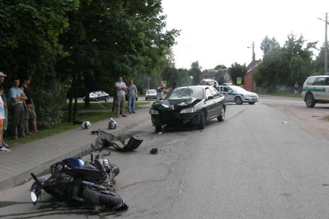 Doviluose per savaitę - antra kruvina motociklo avarija