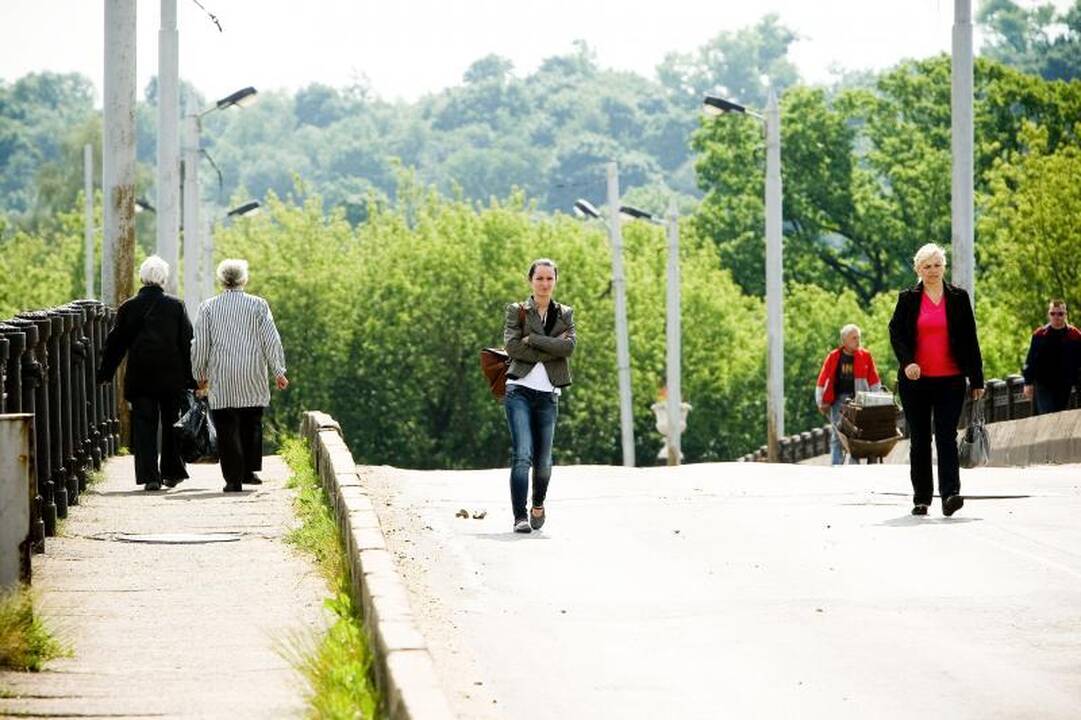 Panemunės tilto uždarymas sutrikdė gyventojų kasdienybę  
