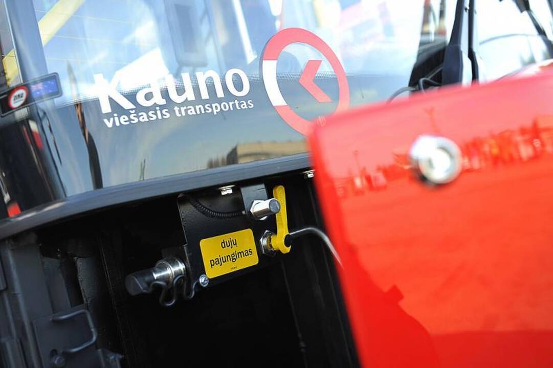 Į Kauną atriedėjo nauji modernūs autobusai