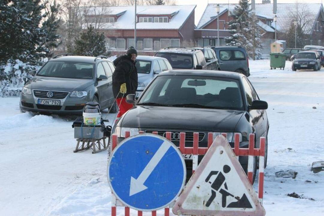 Stintos ant Kuršių marių ledo priviliojo tūkstančius žvejų 