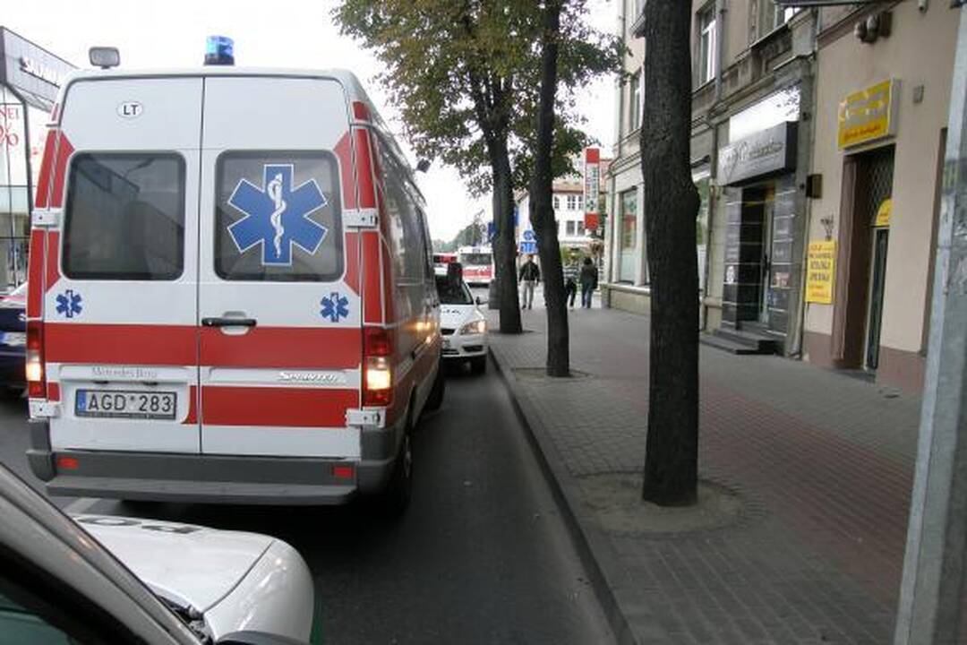 Klaipėdoje į parduotuvę „Briliantas“ įsibrovė nusikaltėliai