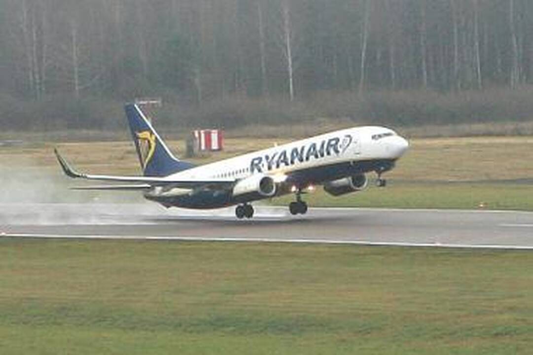 „Ryanair“ atnaujins skrydžius iš Kauno į Barseloną ir Birmingemą