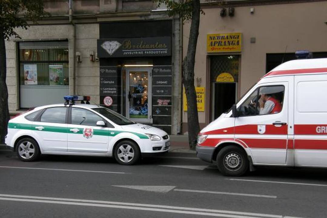 Klaipėdoje į parduotuvę „Briliantas“ įsibrovė nusikaltėliai