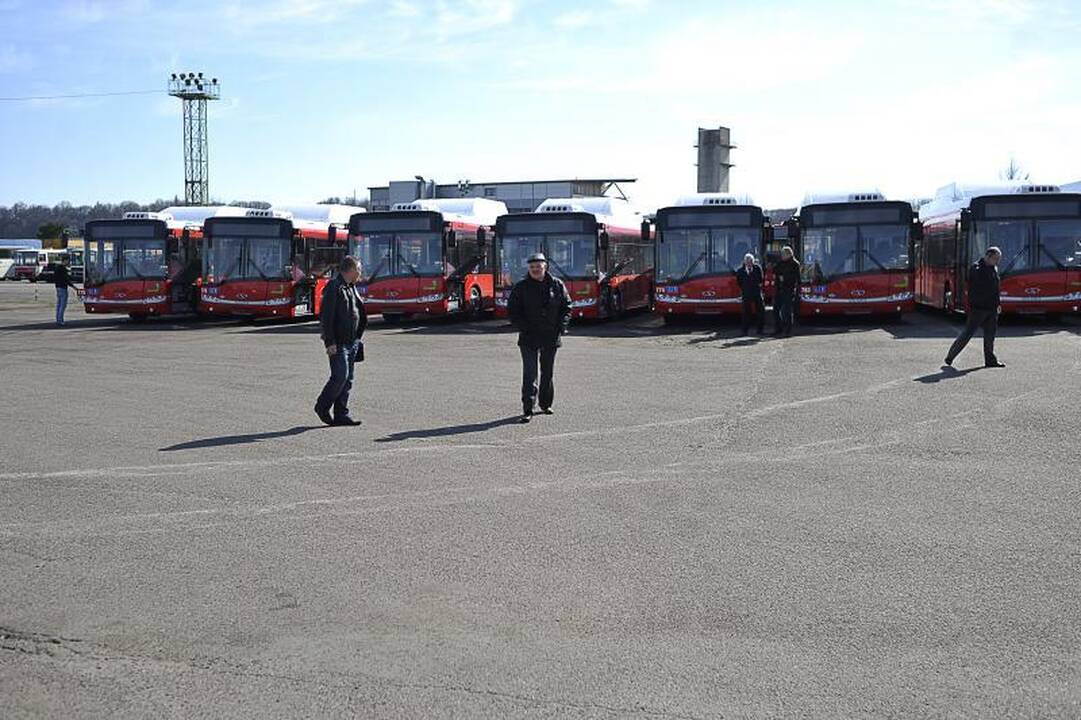 Į Kauną atriedėjo nauji modernūs autobusai