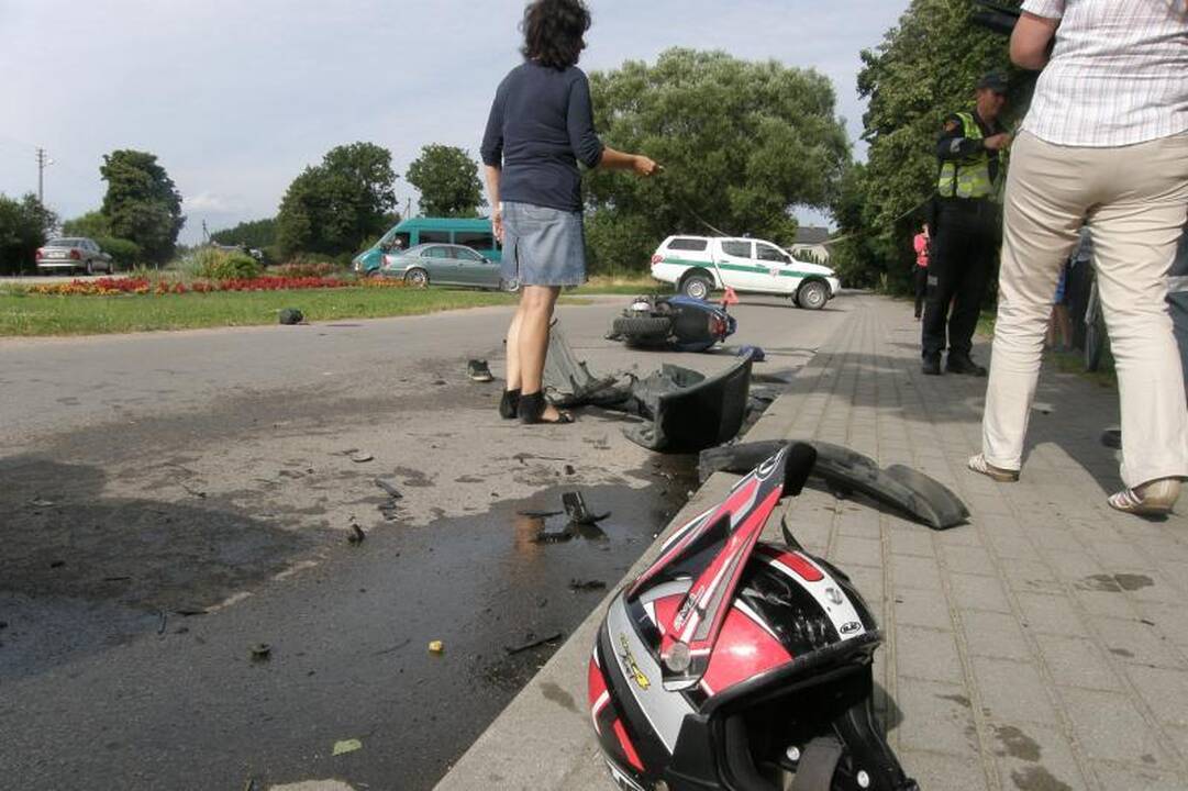 Doviluose per savaitę - antra kruvina motociklo avarija