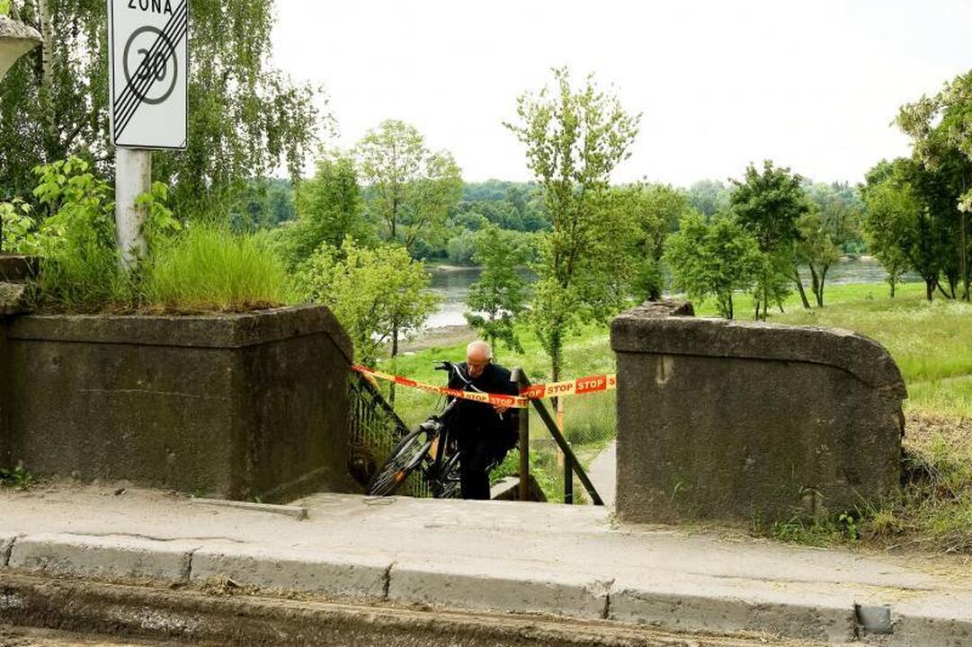 Panemunės tilto uždarymas sutrikdė gyventojų kasdienybę  