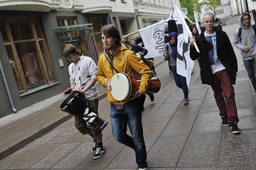 Kaune protestavo lietuviška muzika nusivylę studentai 