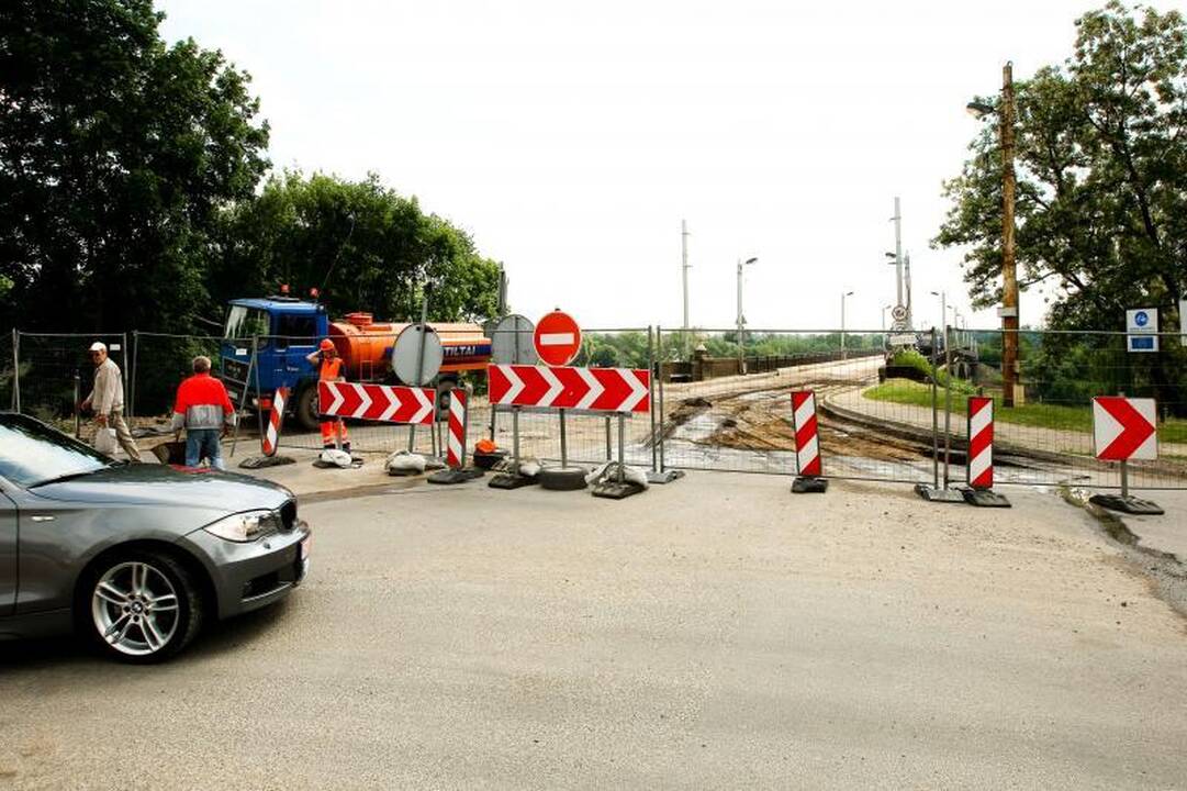 Panemunės tilto uždarymas sutrikdė gyventojų kasdienybę  