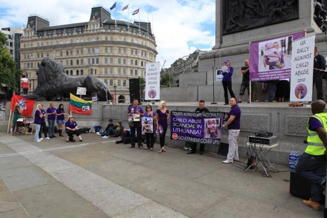Londono lietuviai išreiškė paramą D.Kedžiui ir jo dukrai