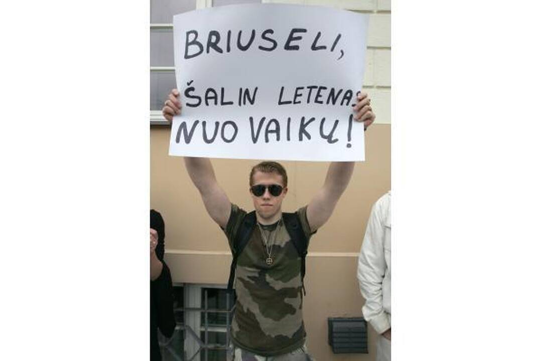 Ir gėjai, ir skustagalviai V.Adamkaus prašė apsaugoti vaikus (papildyta)
