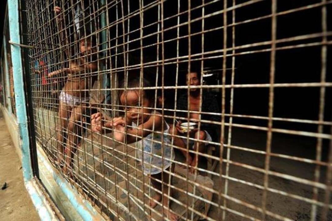 Filipinus užgriuvęs stiprus taifūnas nusinešė dešimt žmonių gyvybių