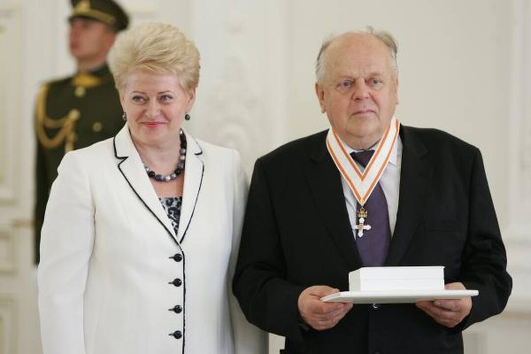D.Grybauskaitė įteikė apdovanojimus už nuopelnus Lietuvai