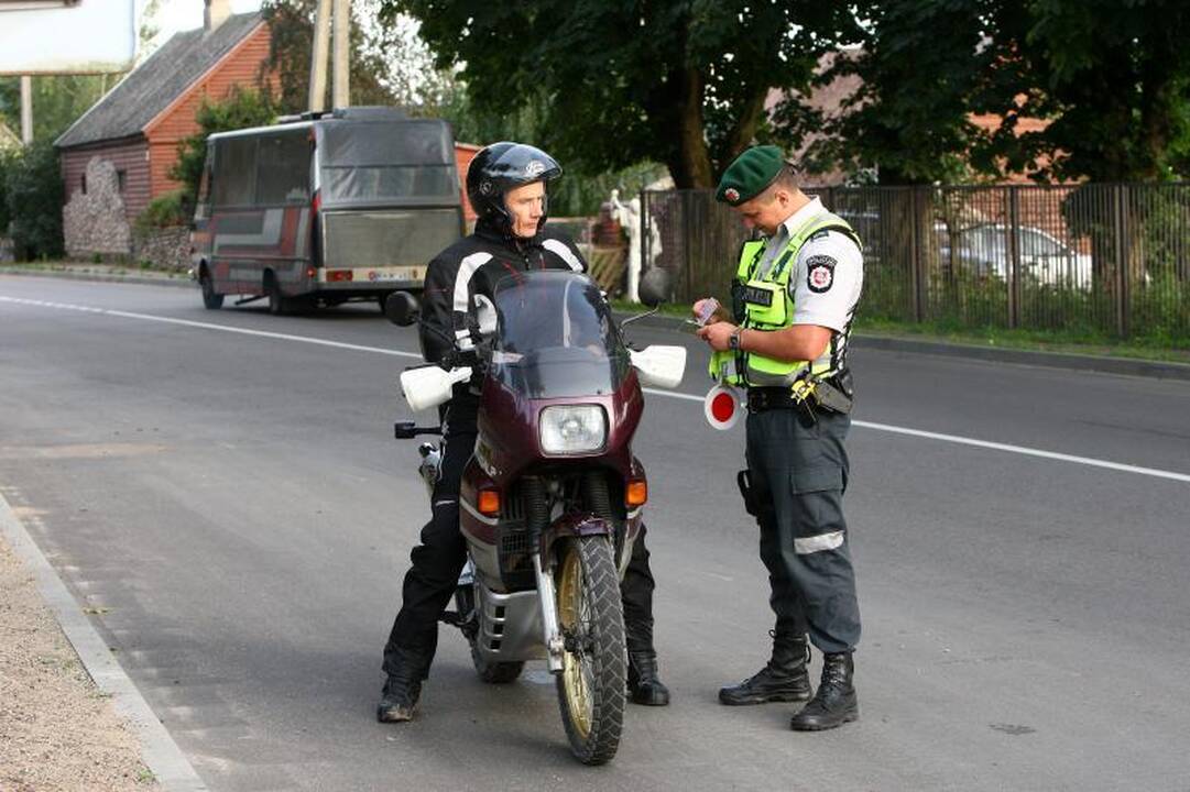Policijos reidas: apduję dviratininkai ir vairuotojai be teisių