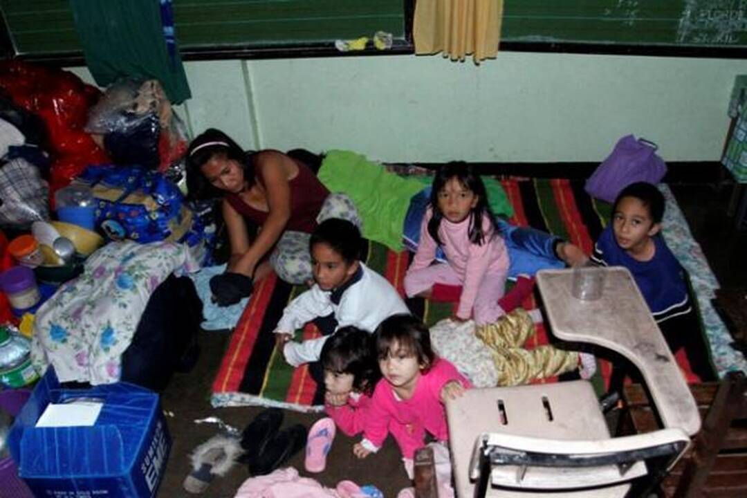 Filipinus užgriuvęs stiprus taifūnas nusinešė dešimt žmonių gyvybių