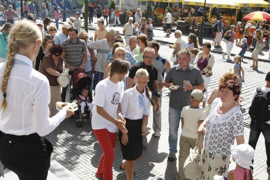 Karštą dieną – eilė prie Jūros šventės žuvienės