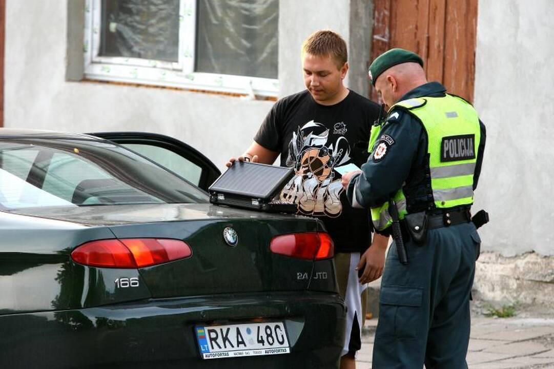 Policijos reidas: apduję dviratininkai ir vairuotojai be teisių