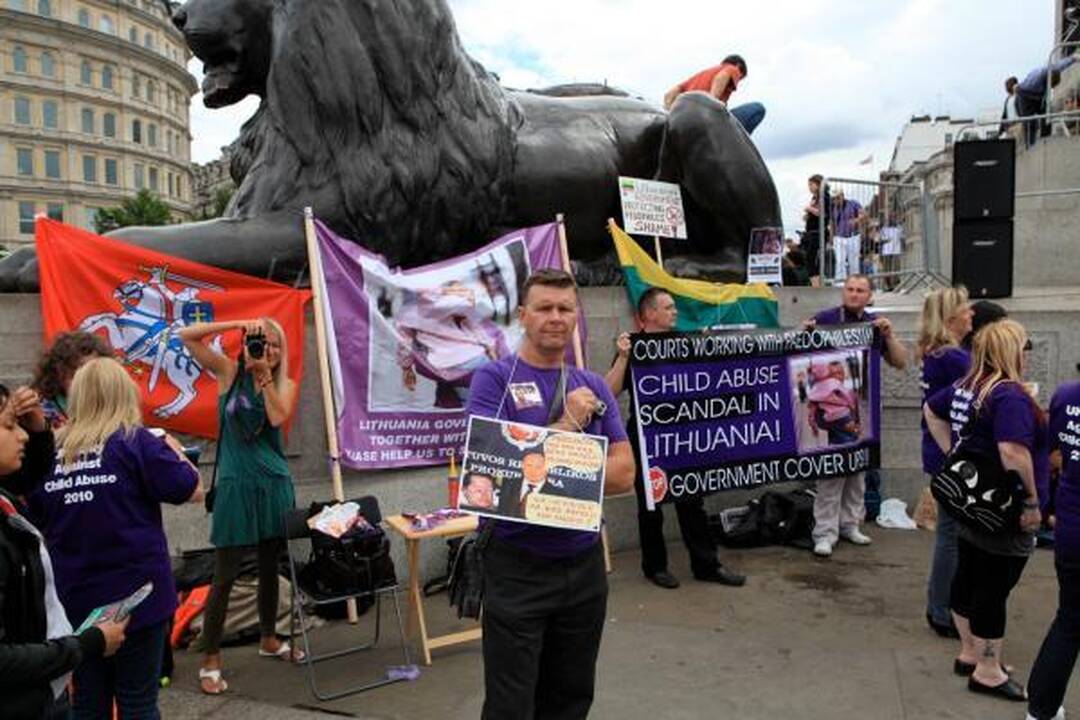 Londono lietuviai išreiškė paramą D.Kedžiui ir jo dukrai
