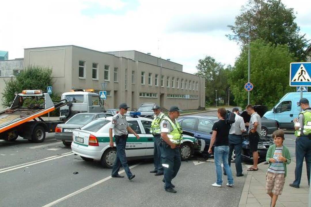 Per avariją sostinėje apgadintas policijos automobilis
