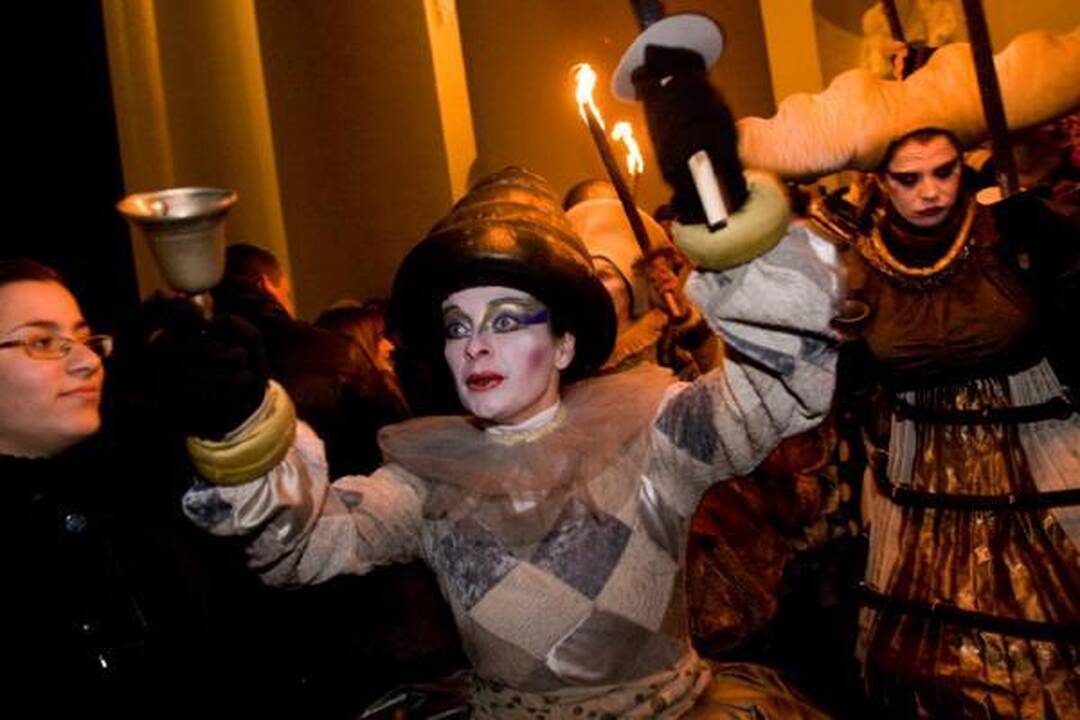 Vilniuje įžiebta nacionalinė Kalėdų eglė (foto)