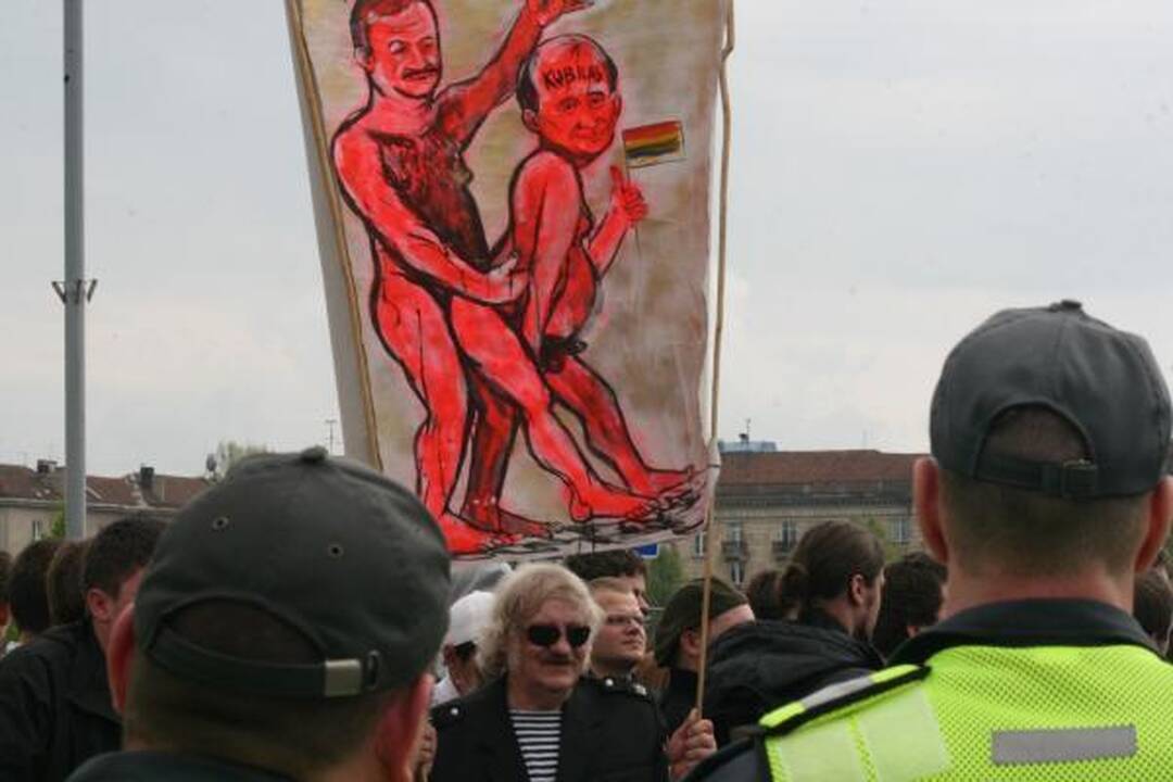 Po eitynių - riaušės. P.Gražulis ir K.Uoka išvesdinti jėga