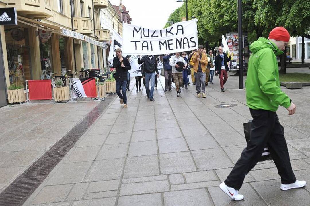 Kaune protestavo lietuviška muzika nusivylę studentai 