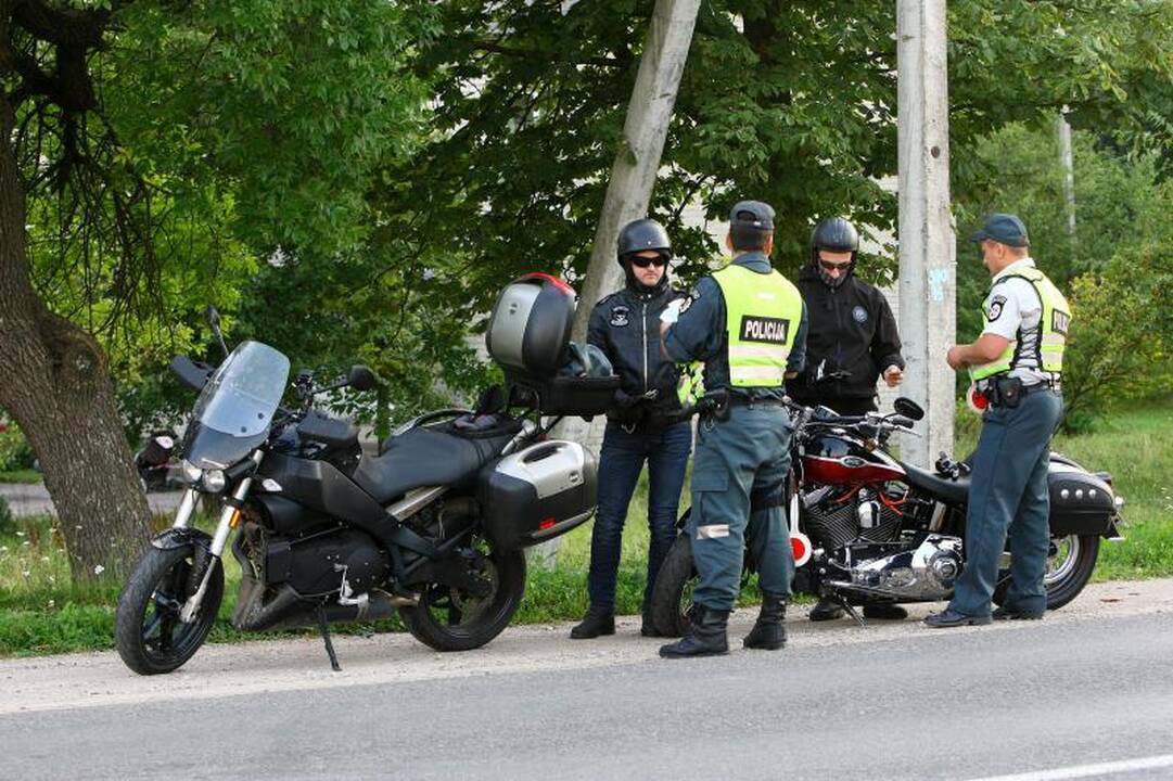 Policijos reidas: apduję dviratininkai ir vairuotojai be teisių