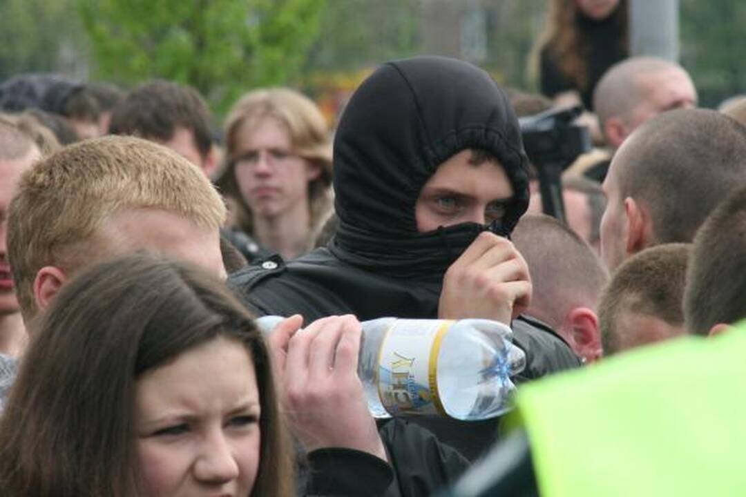 Po eitynių - riaušės. P.Gražulis ir K.Uoka išvesdinti jėga